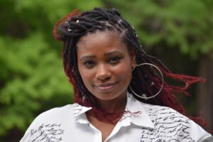 秋に抜け毛が気になる女性のためのヘアアレンジは？