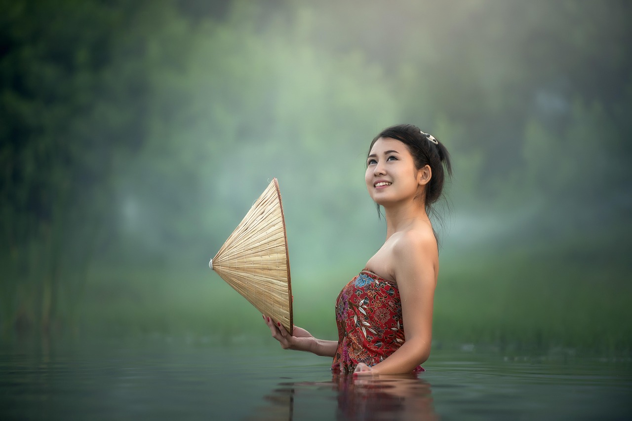 秋の抜け毛に悩む女性が頭皮保護に最適な帽子は？