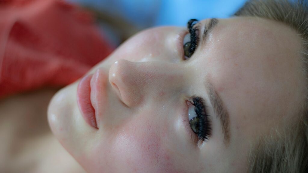 抜け毛の悩みを解決するための皮膚科受診の目安は？