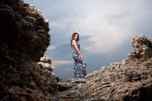 女性の抜け毛が多い原因とは何ですか？