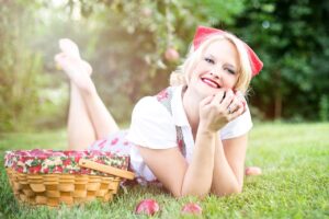秋の抜け毛が気になる女性必見！ブラッシングの正しい方法とは？